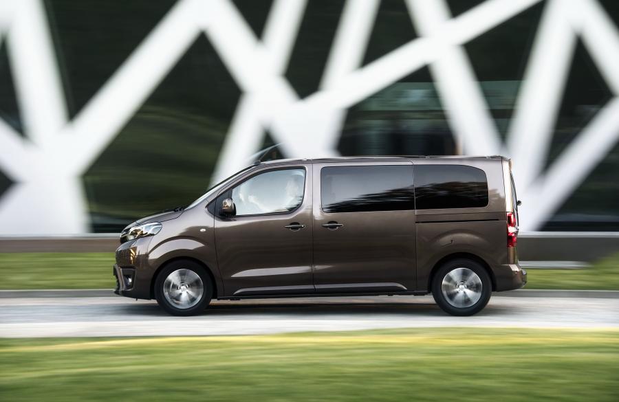  Toyota ProAce Verso 2016 года  (фото 17 из 31)
